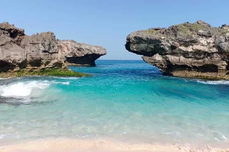 Exploring the Enchanting Beauty of Mandorak Beach Sumba Island