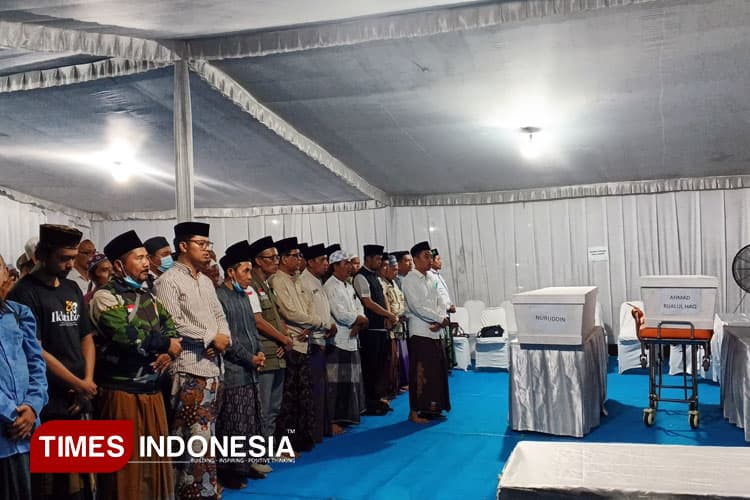 Tangis Keluarga Iringi Penyerahan Dua Jenazah Santri Ponpes Al Khoziny di RS Bhayangkara