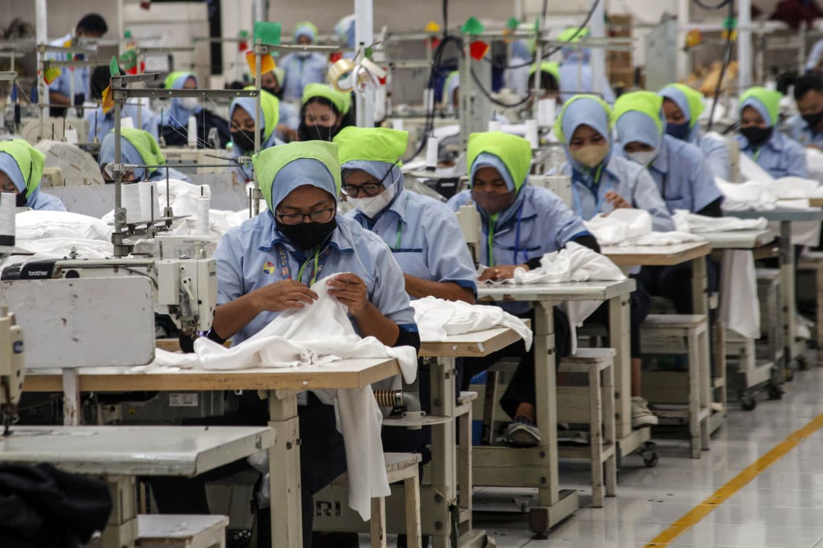 Gelombang PHK Menguat, Akademisi UGM Soroti Lemahnya Perlindungan Pekerja Informal