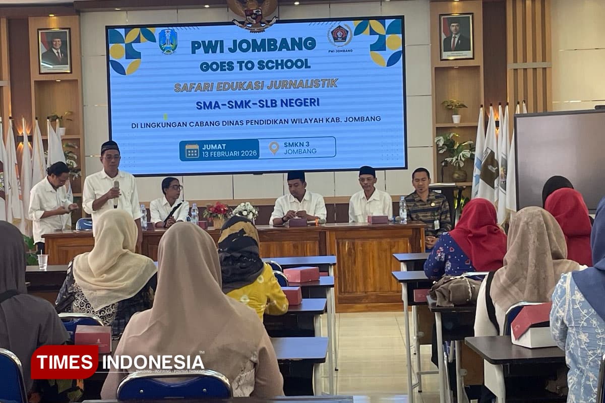 PWI Jombang Goes to School: Edukasi Jurnalistik dan Legalitas Media di SMKN 3
