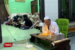 Tetap Ngaji di Tengah Kesibukan, Wabup Jombang Gus Salman Lanjutkan Tradisi Mengajar Santri saat Ramadan