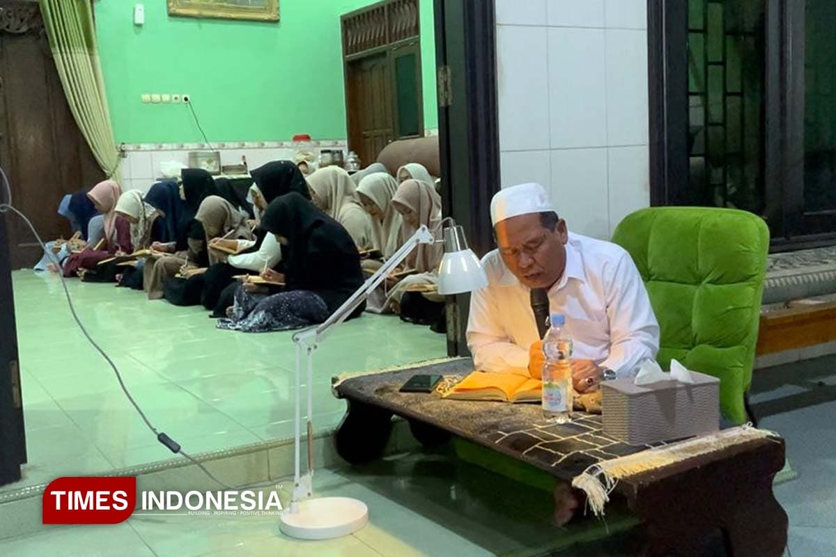 Tetap Ngaji di Tengah Kesibukan, Wabup Jombang Gus Salman Lanjutkan Tradisi Mengajar Santri saat Ramadan